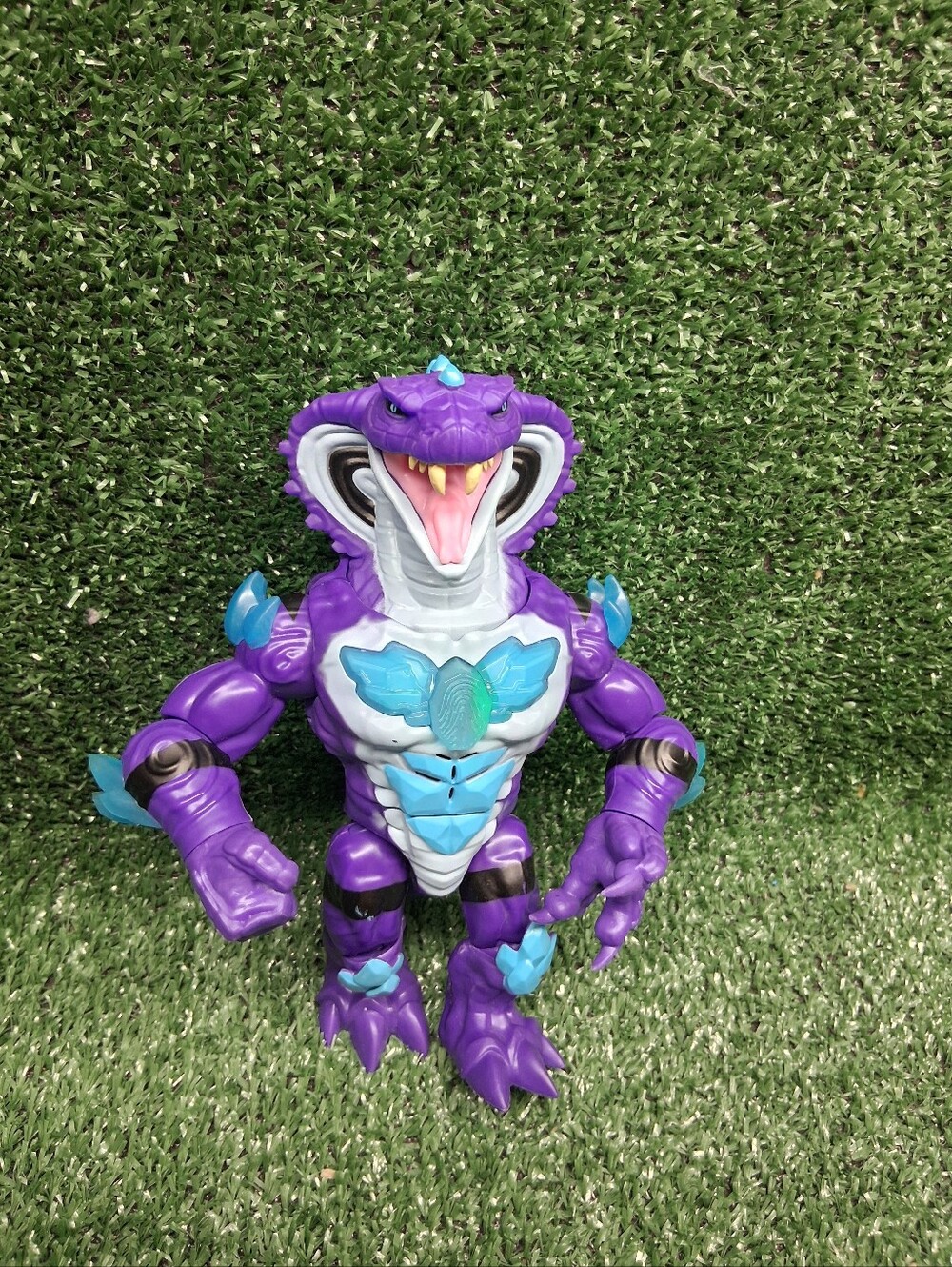 Beast Lab Stealth Strike Reptile CHAOS COBRA Action Figure With Lights Sounds